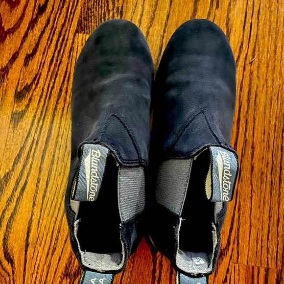 Blundstone Shoes - Navy Blundstone Chelsea boots